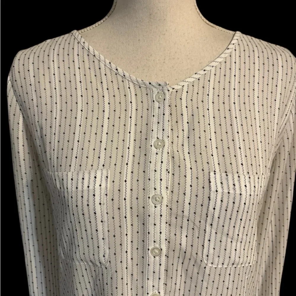 ❤️ANN TAYLOR PRISTINE PERFECT for OFFICE/CAREER BLOUSE SMALL #V - Picture 2 of 7
